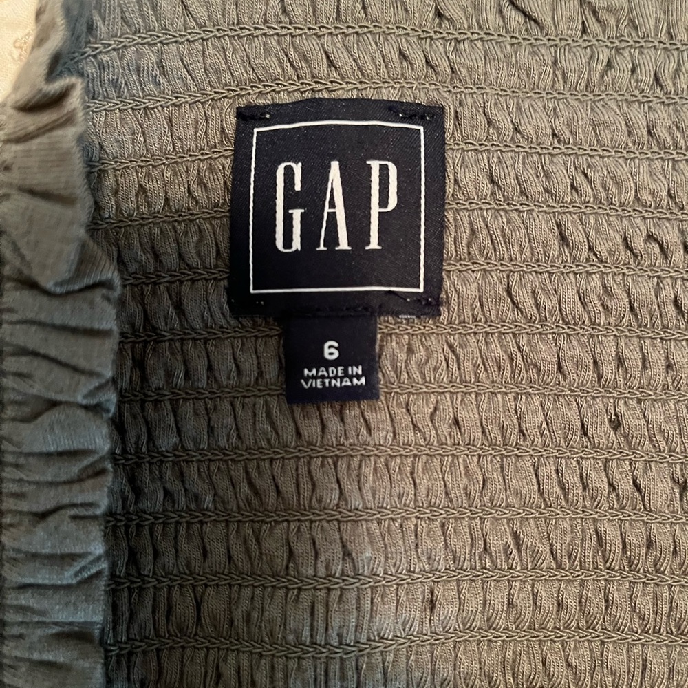 Gap women’s skirt (size 6)